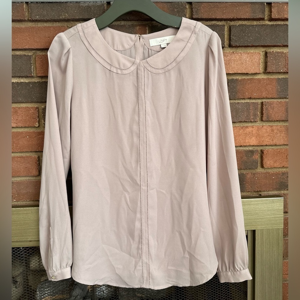 🛍️ Loft light  pink blouse. Great condition.